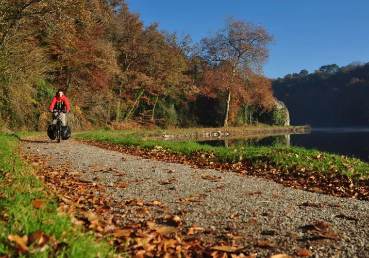 Vélo sur la voie verte le long du Blavet - Voie 8 Bretagne