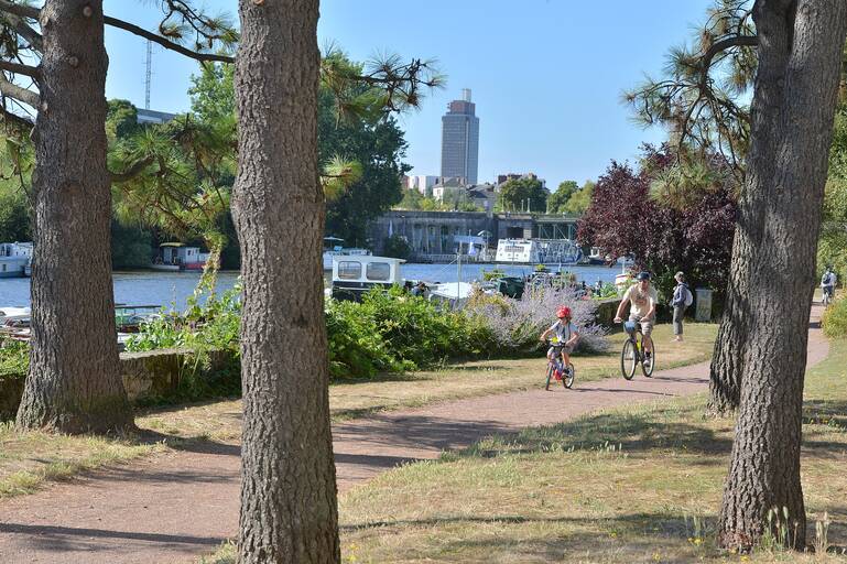 Nantes By Bike Alongside Erdre River