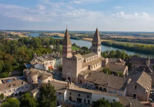 Tournus : l'abbaye de Tournus et la Saône