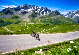 En montant le versant sud du col du Galibier