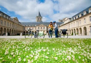 L'Abbaye aux Hommes à Caen - La Vélo Francette