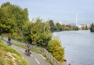Piste cyclable en bord de Seine, rive gauche