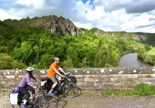 Viaduc de Clécy à vélo sur la Vélo Francette