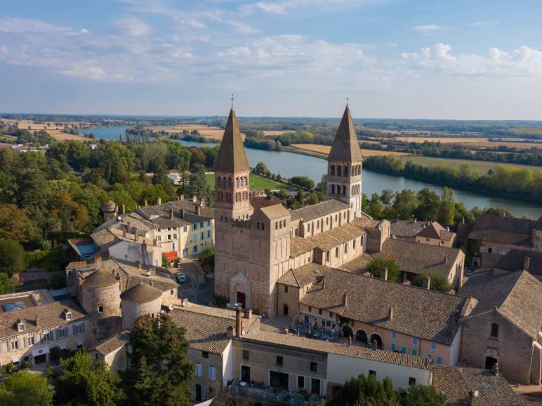 Tournus : l'abbaye de Tournus et la Saône