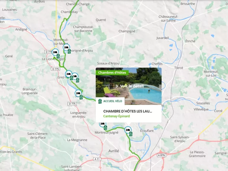 How do I find a Accueil Vélo service on the website?