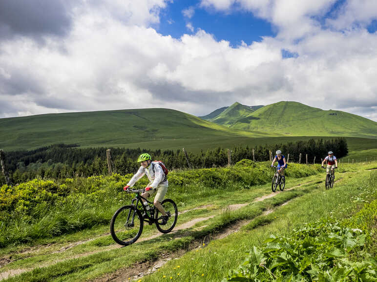 Velo massif central 2025