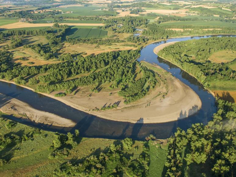 Réserve du val d'Allier entre Chatel-de-Neuvre et Moulins vu du ciel